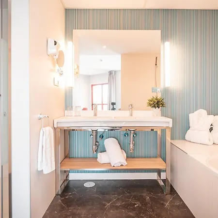 Angela - Adults Recommended 4* Fuengirola